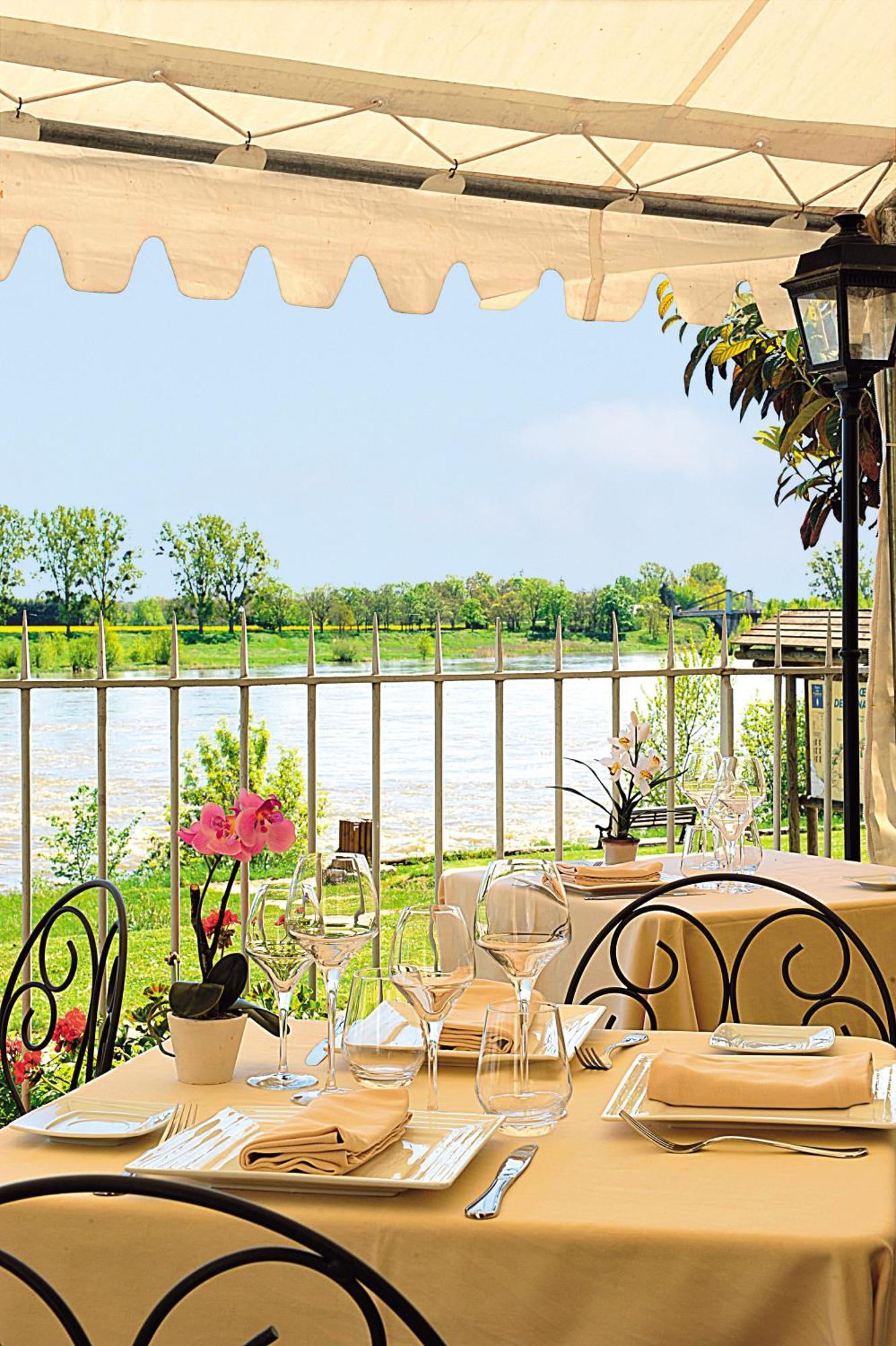 Logis Hotel Le Relais Louis XI Мен-сюр-Луар Екстер'єр фото