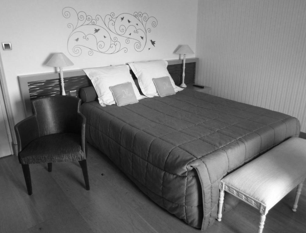 Logis Hotel Le Relais Louis XI Мен-сюр-Луар Номер фото