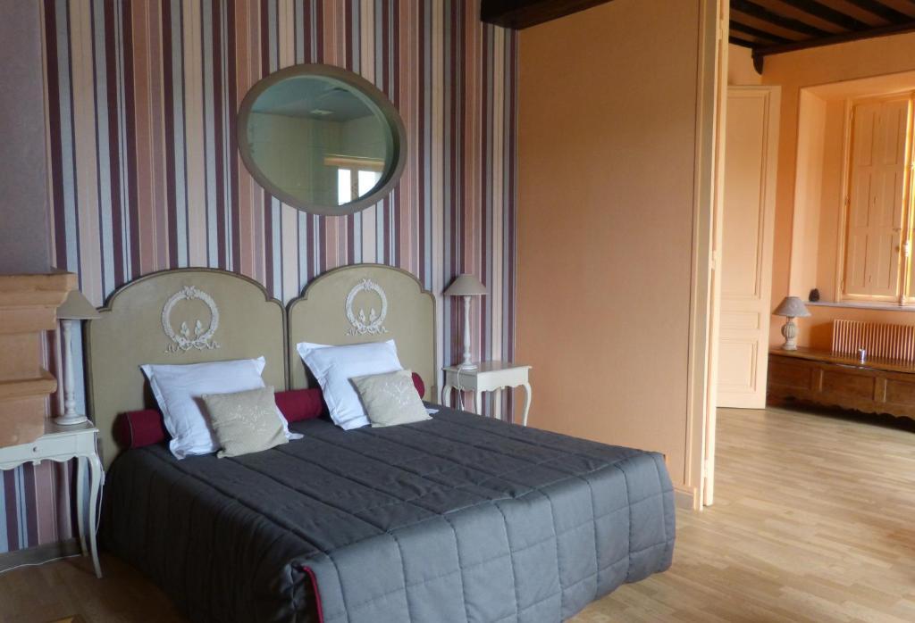 Logis Hotel Le Relais Louis XI Мен-сюр-Луар Номер фото