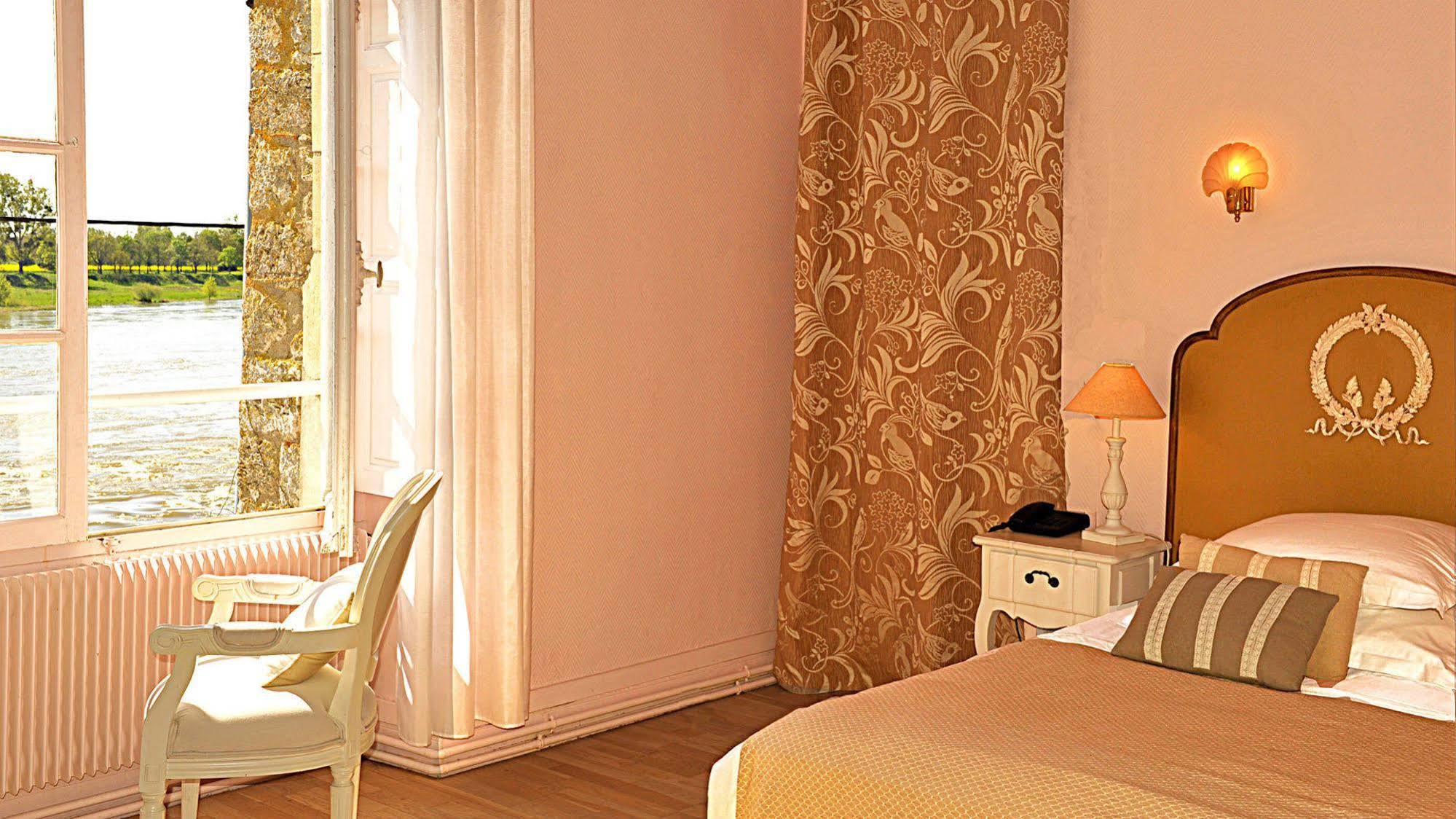 Logis Hotel Le Relais Louis XI Мен-сюр-Луар Екстер'єр фото